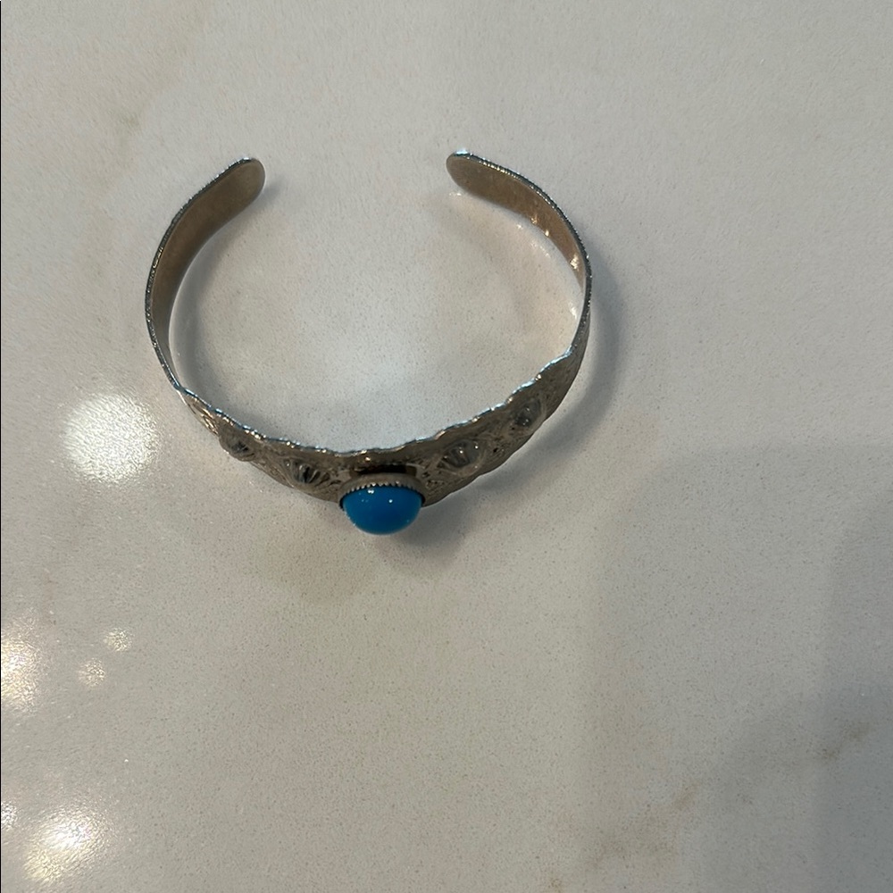 Cuff Bracelet Silver & Turquoise Colored Native Amer Etched Detail Adjustable - Picture 10 of 10